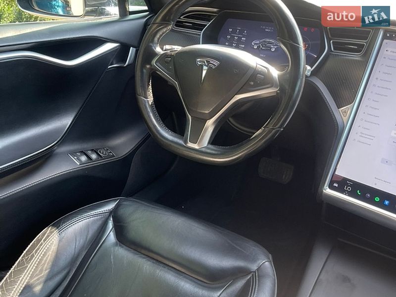 Лифтбек Tesla Model S 2016 в Днепре