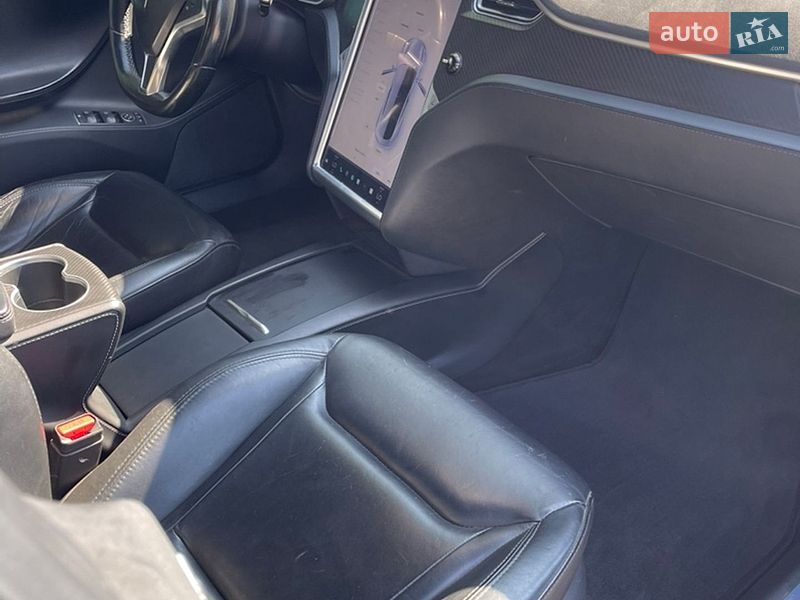 Ліфтбек Tesla Model S 2016 в Дніпрі