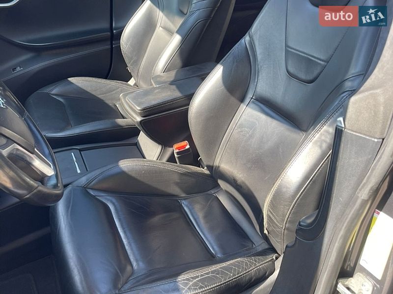 Лифтбек Tesla Model S 2016 в Днепре