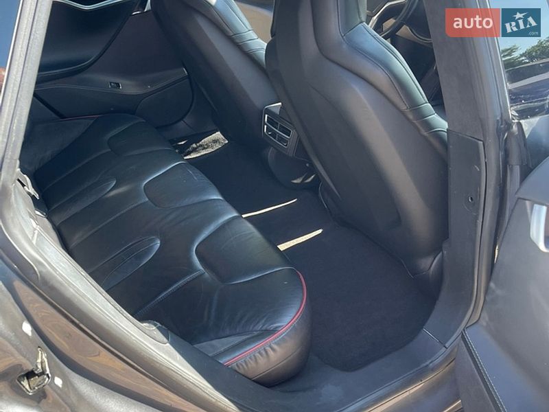 Лифтбек Tesla Model S 2016 в Днепре