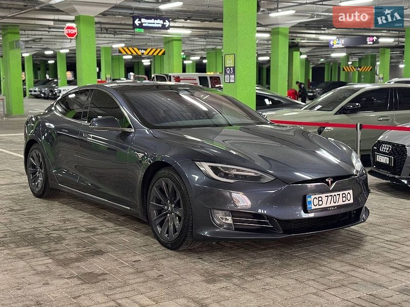 Ліфтбек Tesla Model S 2018 в Києві
