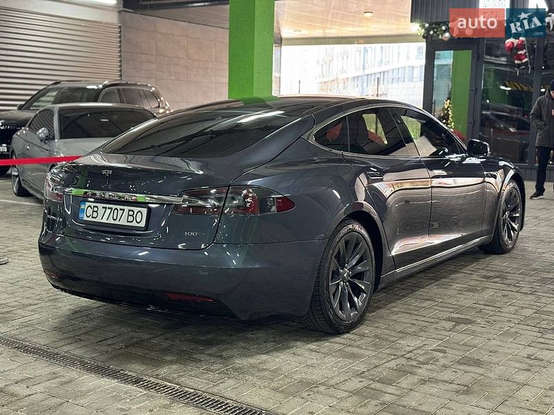 Ліфтбек Tesla Model S 2018 в Києві