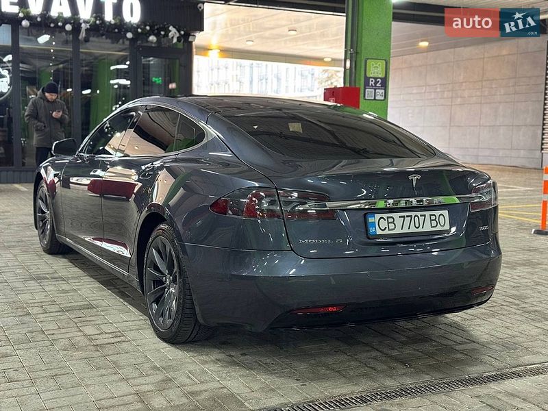 Ліфтбек Tesla Model S 2018 в Києві