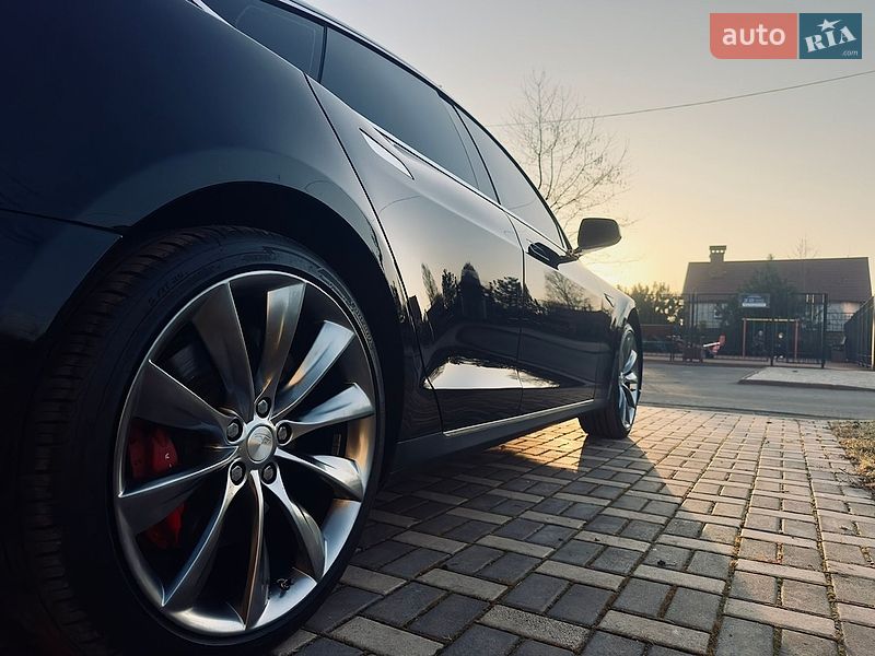 Лифтбек Tesla Model S 2014 в Одессе