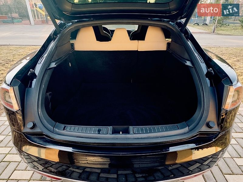 Лифтбек Tesla Model S 2014 в Одессе