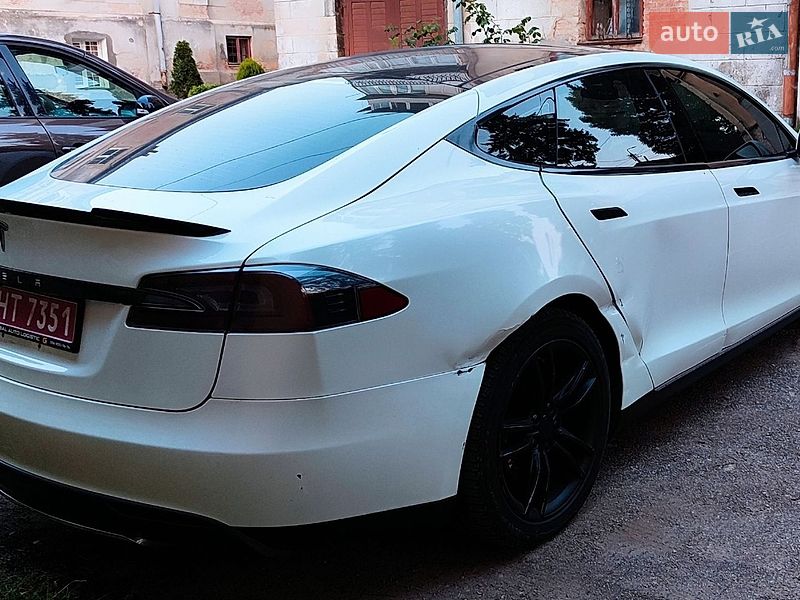 Лифтбек Tesla Model S 2014 в Дрогобыче
