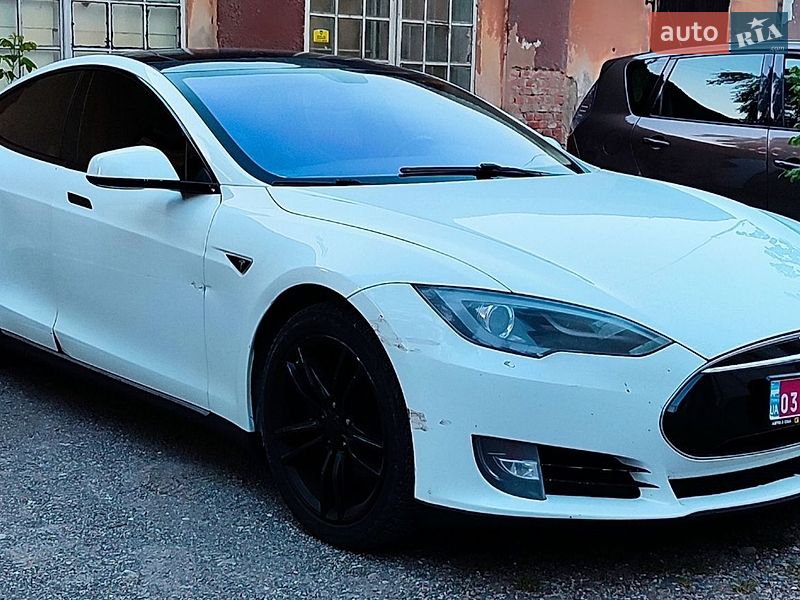 Лифтбек Tesla Model S 2014 в Дрогобыче