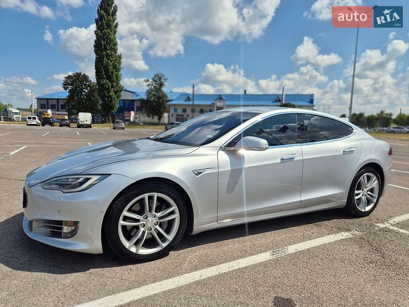 Лифтбек Tesla Model S 2016 в Житомире