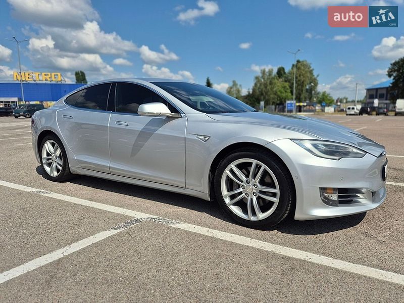 Лифтбек Tesla Model S 2016 в Житомире