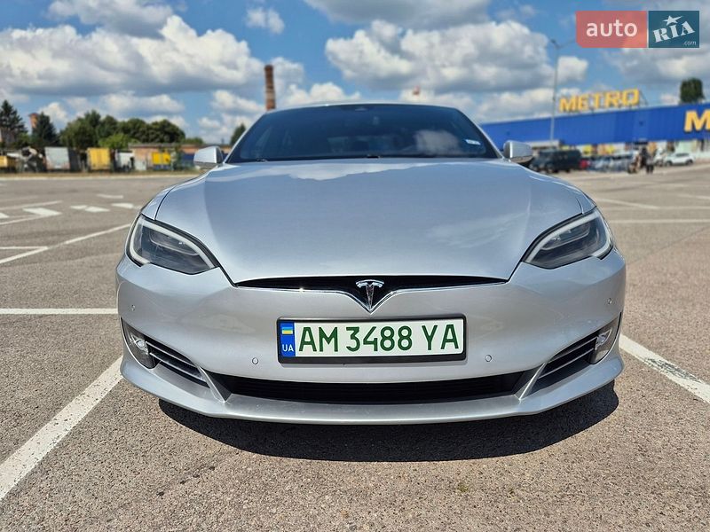 Лифтбек Tesla Model S 2016 в Житомире