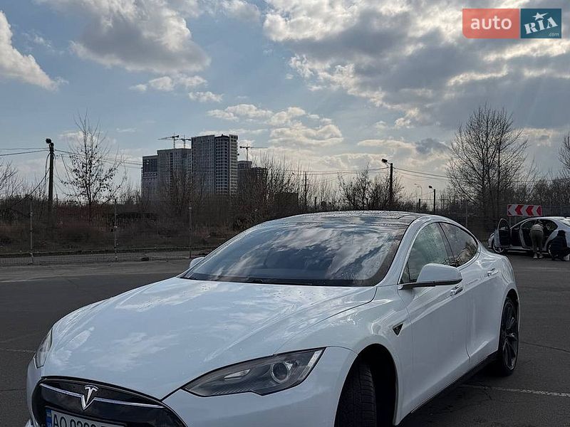 Ліфтбек Tesla Model S 2013 в Києві
