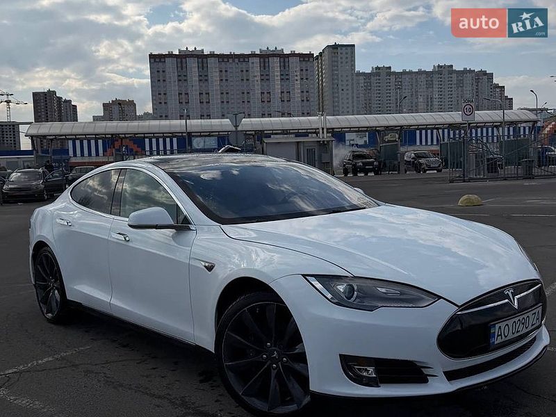 Ліфтбек Tesla Model S 2013 в Києві