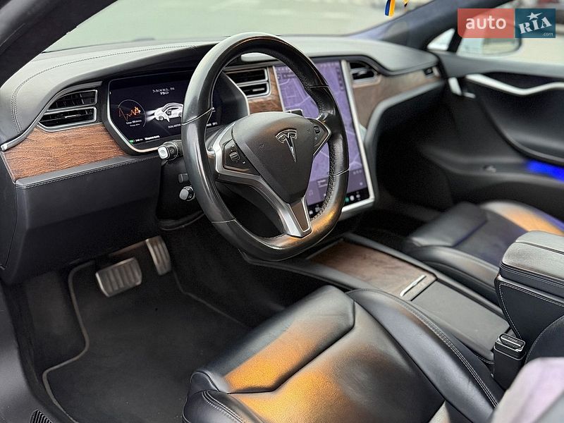 Лифтбек Tesla Model S 2017 в Киеве