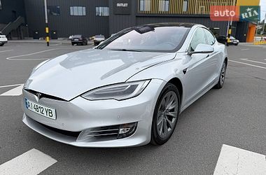 Лифтбек Tesla Model S 2017 в Киеве