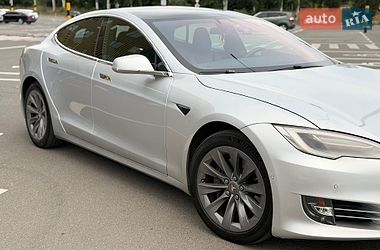 Лифтбек Tesla Model S 2017 в Киеве