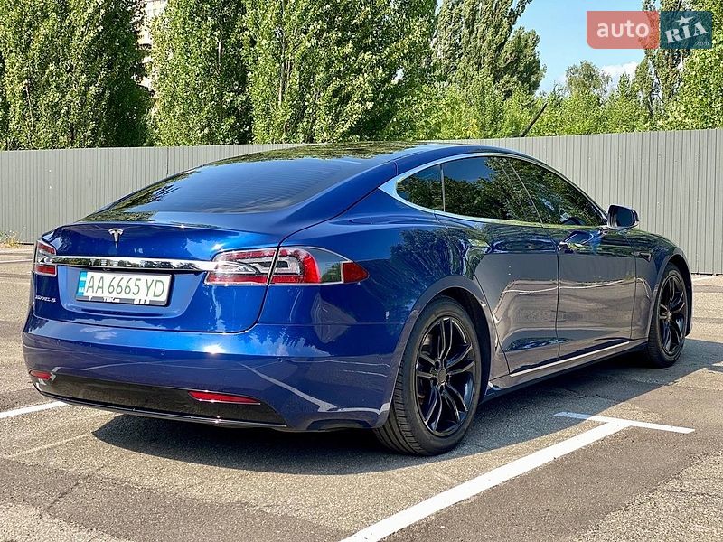 Ліфтбек Tesla Model S 2017 в Києві