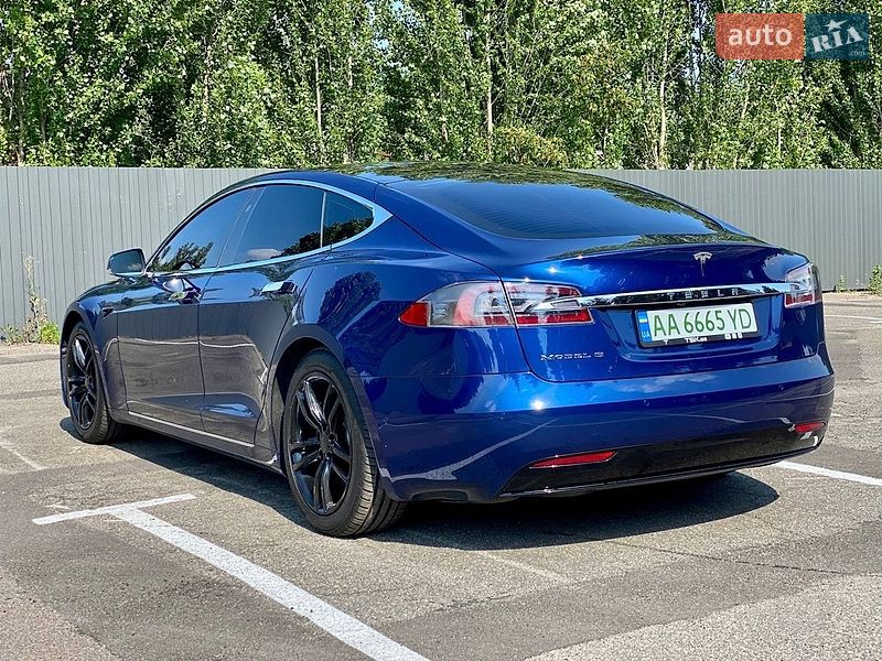 Лифтбек Tesla Model S 2017 в Киеве