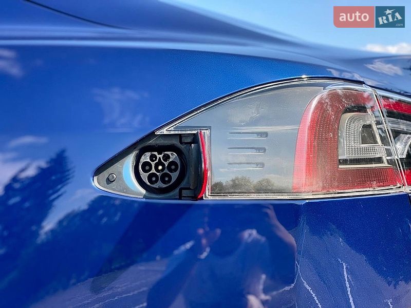 Ліфтбек Tesla Model S 2017 в Києві