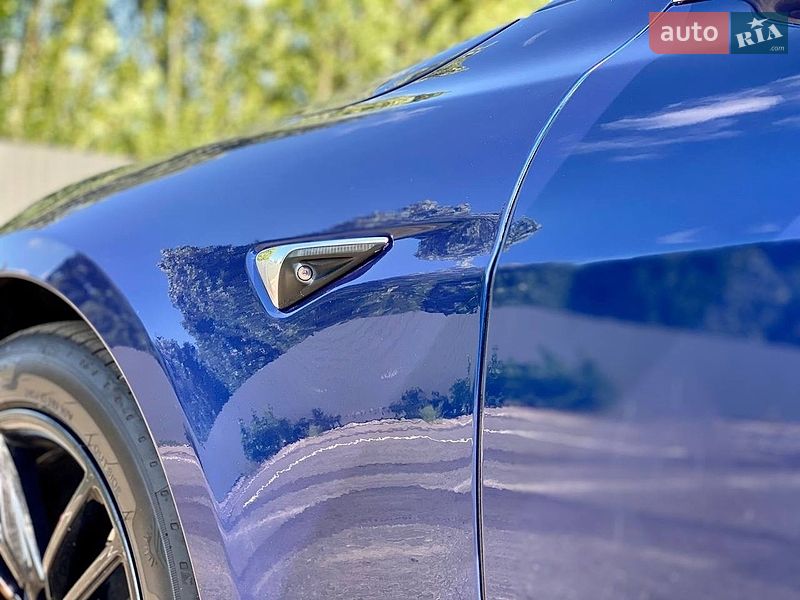 Ліфтбек Tesla Model S 2017 в Києві