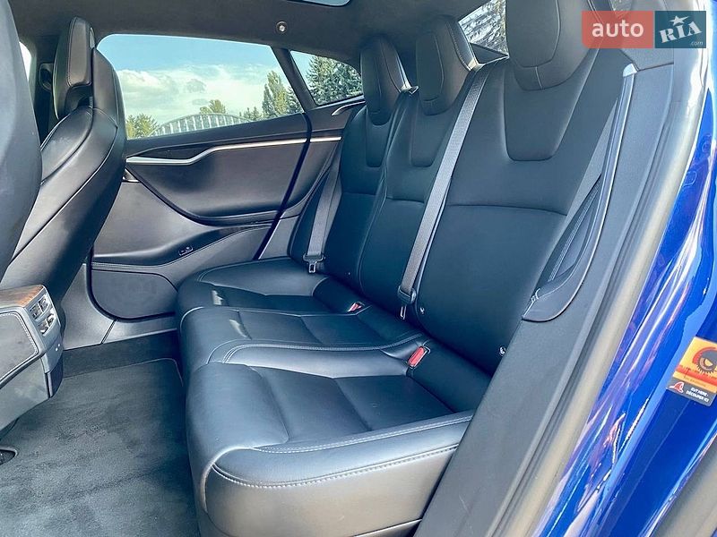 Ліфтбек Tesla Model S 2017 в Києві