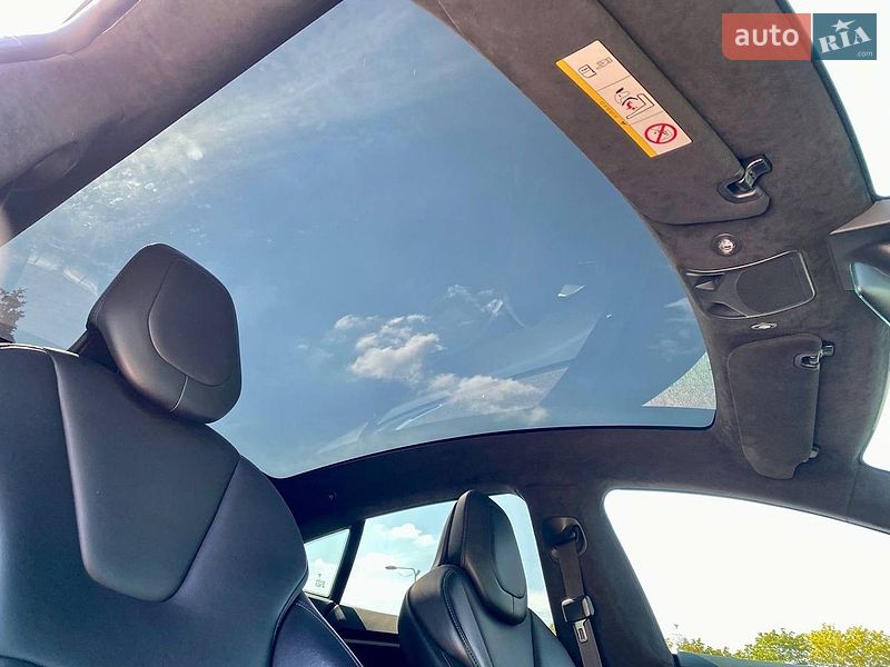 Ліфтбек Tesla Model S 2017 в Києві