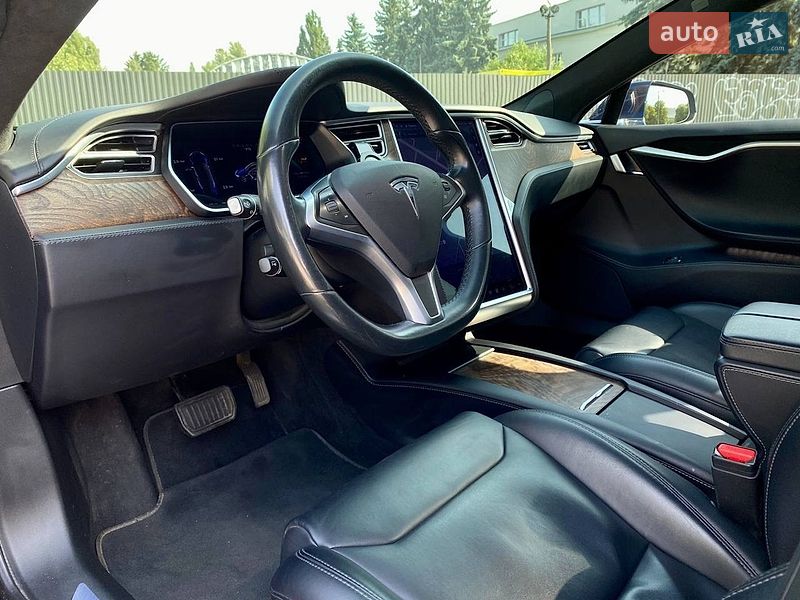 Ліфтбек Tesla Model S 2017 в Києві