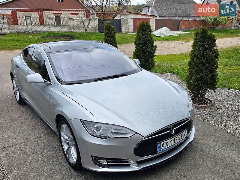 Tesla Model S 2014