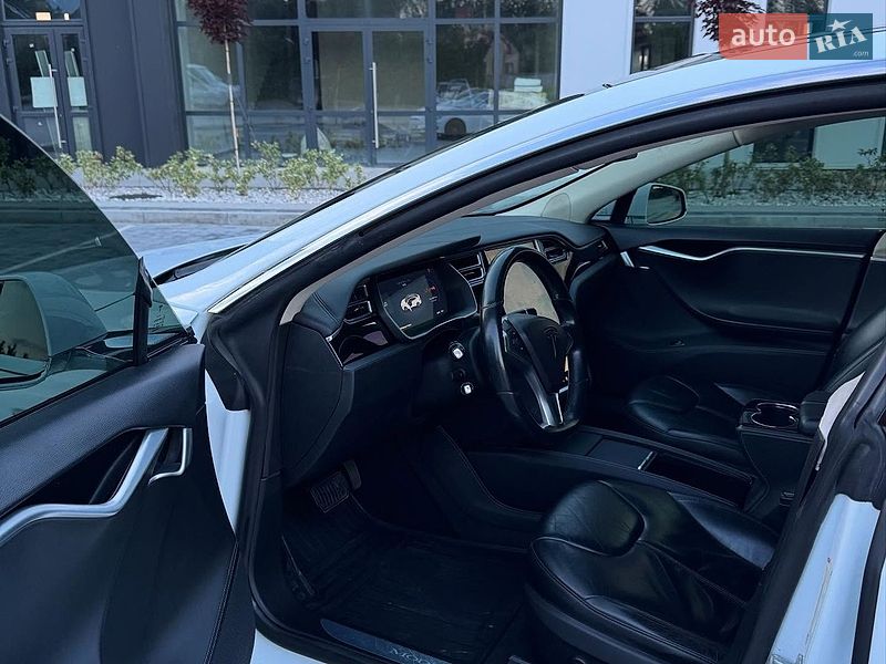 Лифтбек Tesla Model S 2014 в Львове
