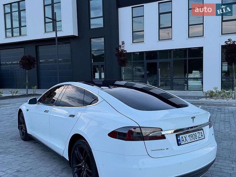 Tesla Model S 2014
