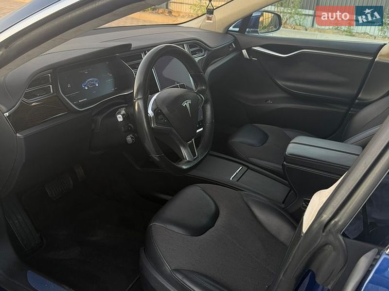 Лифтбек Tesla Model S 2016 в Ужгороде