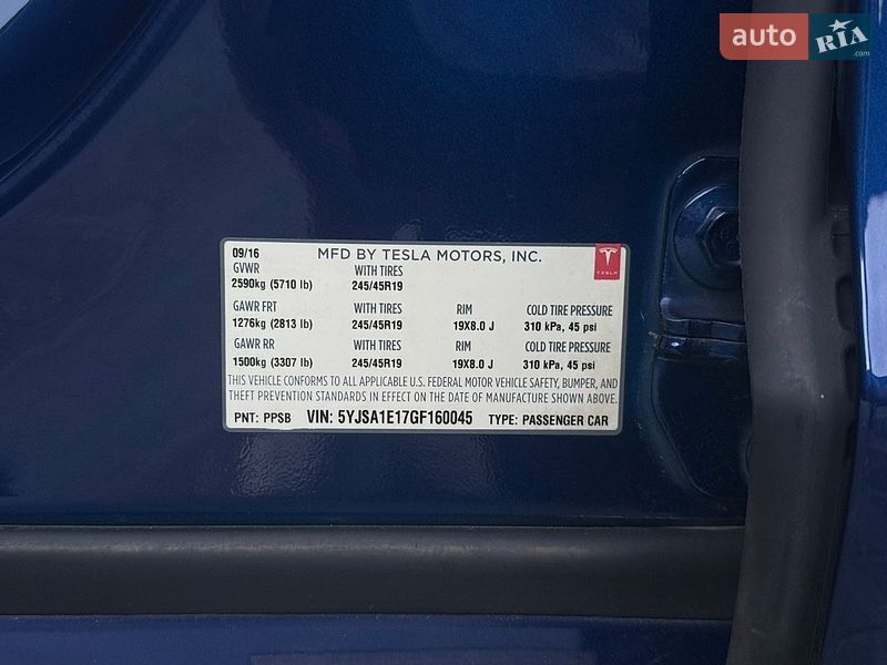 Лифтбек Tesla Model S 2016 в Ужгороде