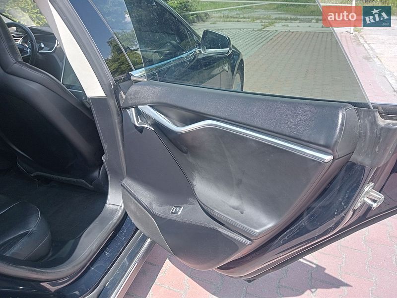 Ліфтбек Tesla Model S 2013 в Шепетівці