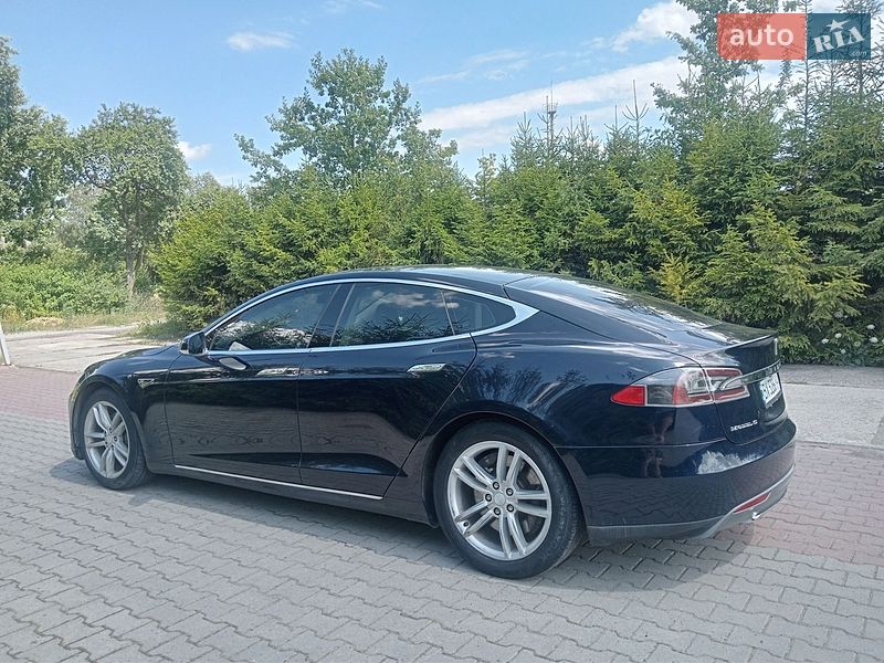 Ліфтбек Tesla Model S 2013 в Шепетівці
