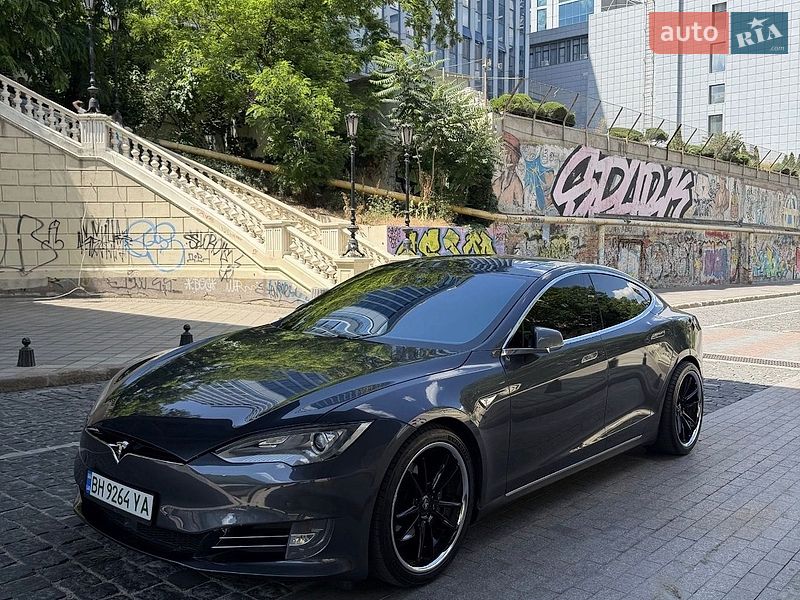 Лифтбек Tesla Model S 2016 в Одессе