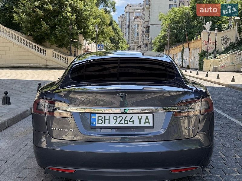Лифтбек Tesla Model S 2016 в Одессе