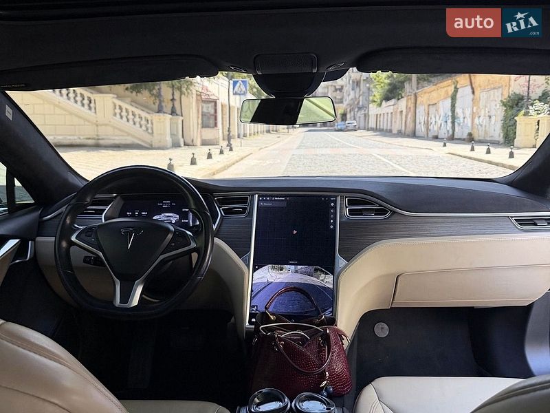 Лифтбек Tesla Model S 2016 в Одессе