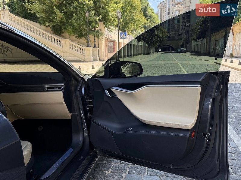 Лифтбек Tesla Model S 2016 в Одессе