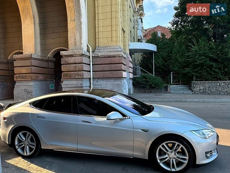Лифтбек Tesla Model S 2013 в Киеве