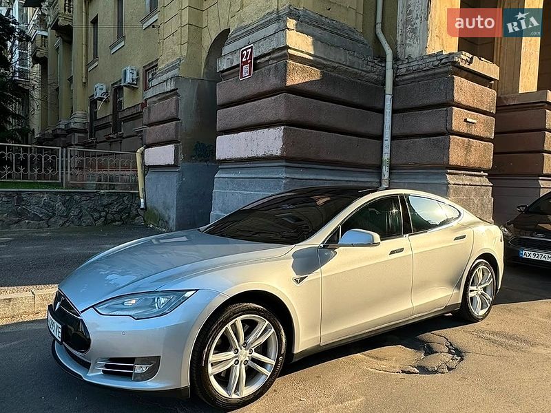 Лифтбек Tesla Model S 2013 в Киеве