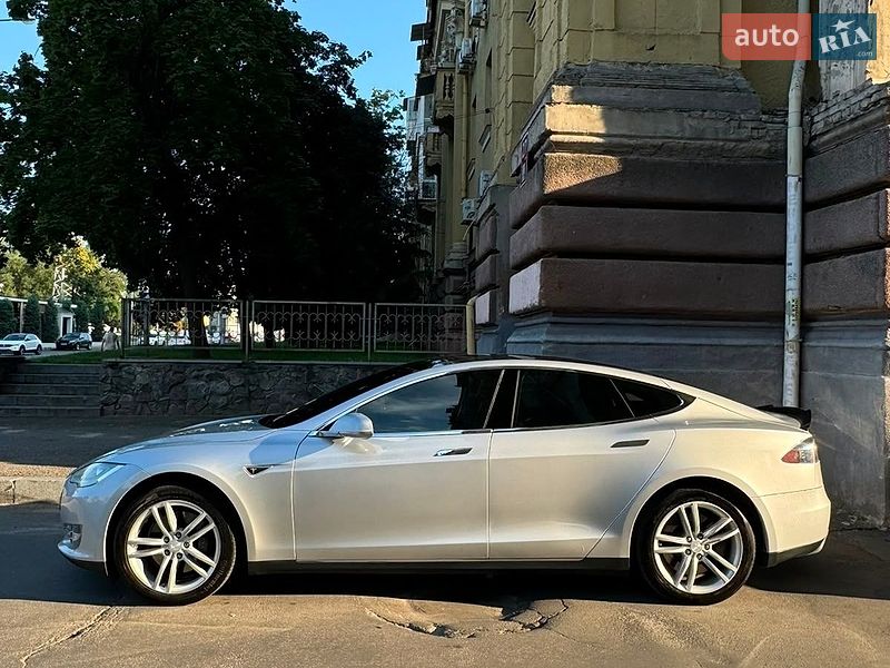 Лифтбек Tesla Model S 2013 в Киеве