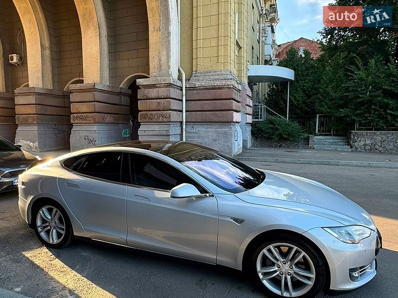Лифтбек Tesla Model S 2013 в Киеве