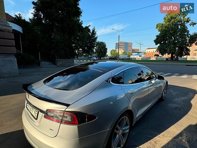 Лифтбек Tesla Model S 2013 в Киеве