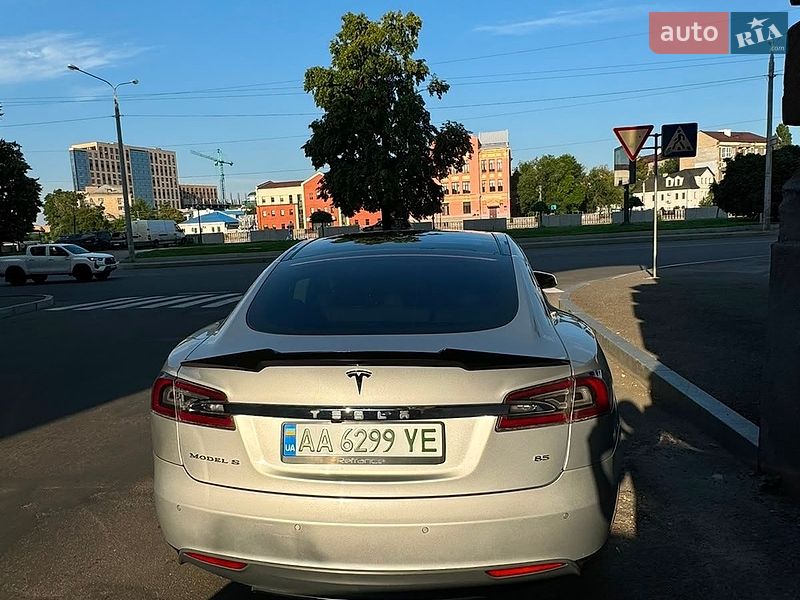 Лифтбек Tesla Model S 2013 в Киеве
