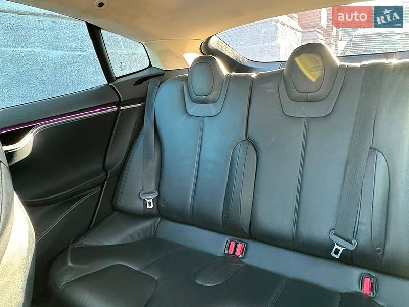 Лифтбек Tesla Model S 2013 в Киеве