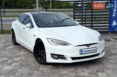 Лифтбек Tesla Model S 2018 в Ровно