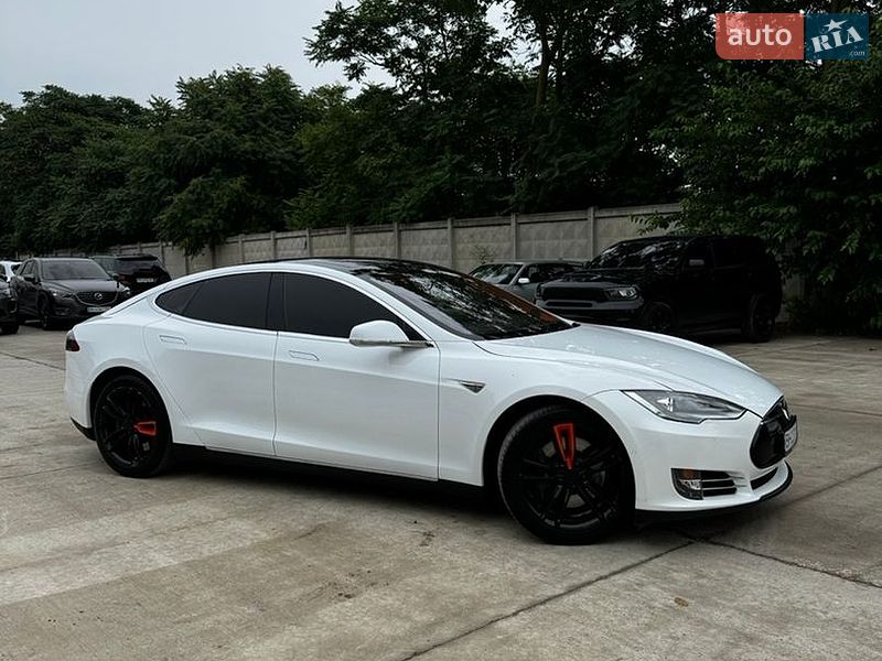 Ліфтбек Tesla Model S 2015 в Одесі