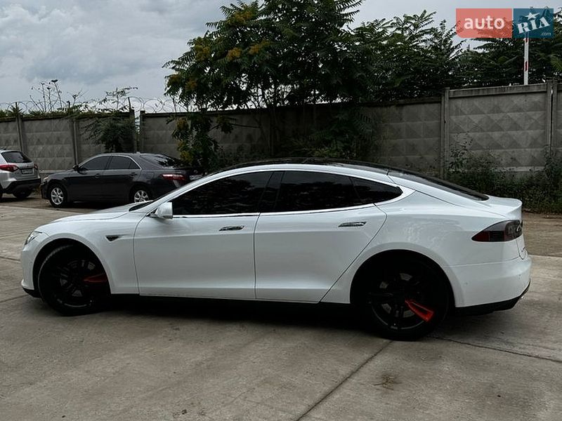 Ліфтбек Tesla Model S 2015 в Одесі