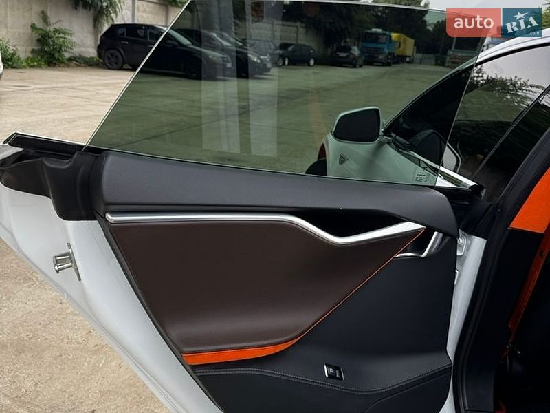 Ліфтбек Tesla Model S 2015 в Одесі