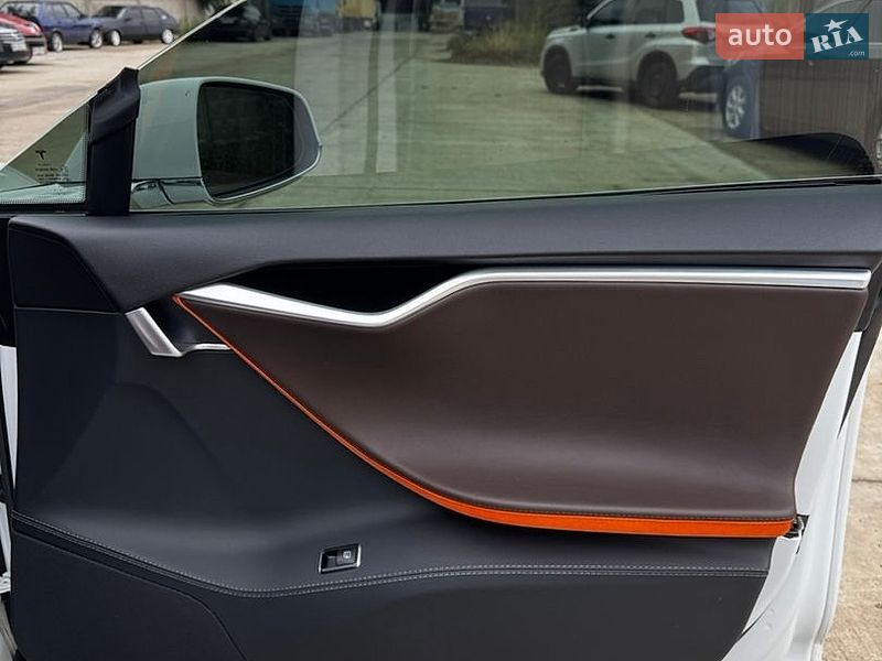 Ліфтбек Tesla Model S 2015 в Одесі