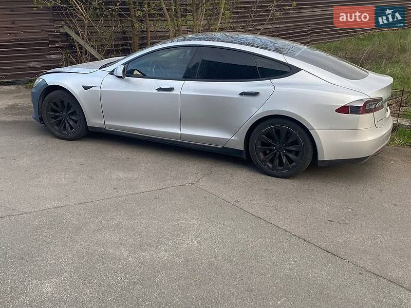 Ліфтбек Tesla Model S 2013 в Києві